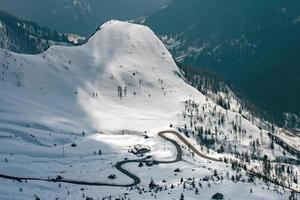 dolomieten berg sneeuw landschap in winter foto