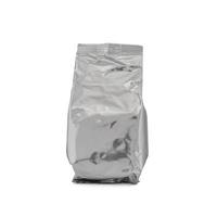 blanco folie aluminium zak voor baby melk poeder, thee of koffie geïsoleerd Aan wit achtergrond met knipsel pad foto