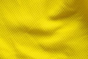 gele kleur voetbaltrui kleding stof textuur sportkleding achtergrond, close-up foto