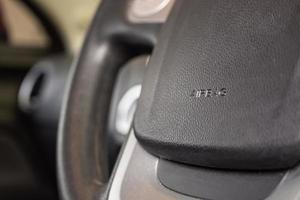 veiligheid airbag teken Aan auto stuurinrichting wiel foto