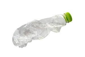 verpletterd plastic fles geïsoleerd Aan wit achtergrond met knipsel pad foto