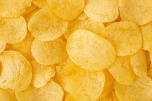 krokante chips snack textuur achtergrond bovenaanzicht foto