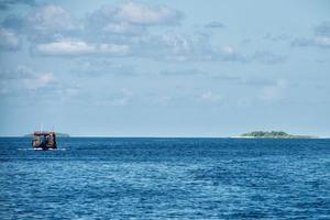 Maldiven tropisch paradijs landschap zanderig strand foto