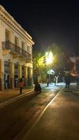 Athene oud stad- monastiraki plein en plaka oude weg zomer wandelen achtergrond hoog kwaliteit afdrukken foto