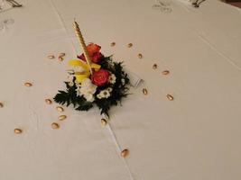 bruiloft bouqet Aan een tafel decoratie foto