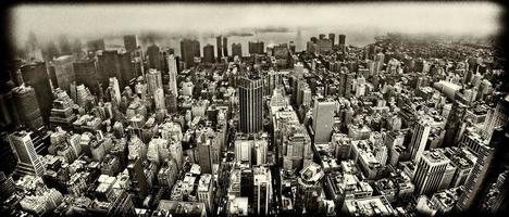 oud stijl nieuw york Manhattan stadsgezicht antenne visie Aan mistig dag foto