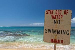 Nee zwemmen Gevaar teken in Hawaii foto