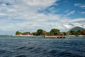 bunaken vulkaan Indonesisch vissers dorp foto