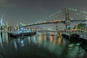 Manhattan nacht visie van Brooklyn foto