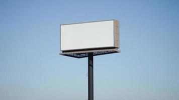 buitenreclame landschap en reclame mockup foto