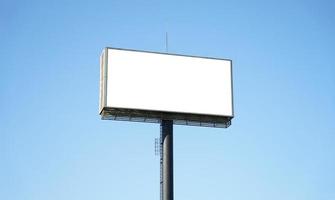 buitenreclame landschap en reclame mockup foto