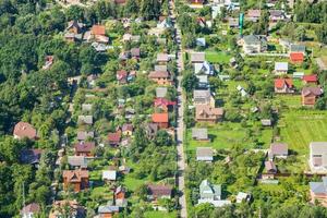 visie van huisjes in dorp in Moskou regio foto