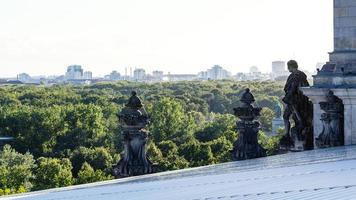 oud dak van rijksdag paleis in berlijn stad foto