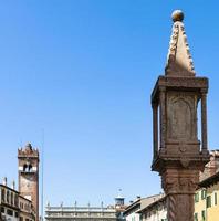 toren torre del gardello Aan piazza delle erbe foto
