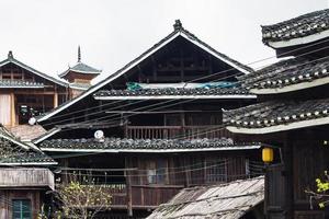 houten landelijk huizen in chengyang dorp foto