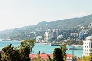 visie van yalta stad kust, Krim foto