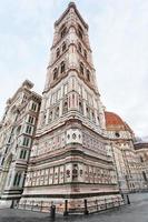 Giotto's campanile en duomo in ochtend- foto