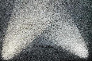 dichtbij omhoog visie Aan beton muur texturen met drie schijnwerpers foto