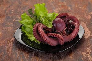 gekookte octopus met kruiden foto