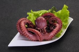 gekookte octopus met kruiden foto