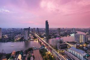 de stadshorizon van bangkok, thailand foto