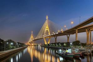 bhumibolbrug in Thailand foto