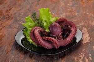 gekookte octopus met kruiden foto