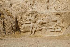 sassanidengesteente reliëf in naqsh-e rostam, iran foto