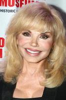 los angeles nov 4 - loni anderson Bij de pre veteranen dag eerbetoon en ondertekening van Lieve bob - bob hoop s oorlogstijd correspondentie met de gis van wereld oorlog ii Bij de Hollywood museum Aan november 4, 2021 in los engelen, ca foto