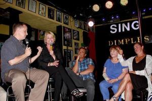 los engelen, jun 1 - Michael maloney, judi evans, wally kurth, patrika darbo, kristal chappell Bij de judi evans viert 30 jaren in tonen bedrijf evenement Bij de kuiltjes Aan juni 1, 2013 in burbank, ca foto