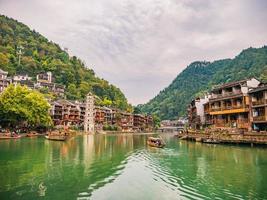 landschap visie van fenghuang oud stad- .Feniks oude stad- of fenghuang provincie is een provincie van hunan provincie, China foto