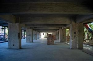 modern beton architectuur cement gebouw brutalist , trap van een instelling of school, foto