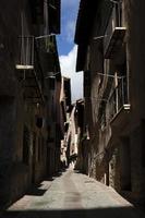 versmallen weg in albarracine, Spanje foto