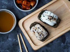 onigiri Japans traditioneel voedsel foto