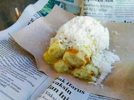 kue putu is een type van traditioneel Indonesisch tussendoortje foto