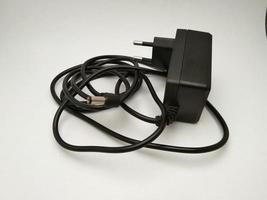 zwart mini adapter met wit achtergrond foto