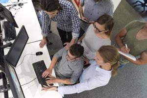 opstarten bedrijf mensen groep werken net zo team naar vind oplossing foto