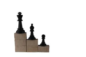 schaak stukken' van houten kubussen tonen de concepten van realiteit. bedrijf concept foto