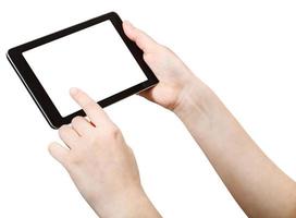 vinger druk op tablet pc met besnoeiing uit scherm foto