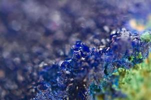 groene malachiet- en azurietkristallen diepblauw kopermineraal foto