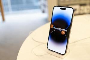 nieuw appel iphone 14 serie Aan uitverkoop gedurende de lancering dag Bij de op te slaan. foto