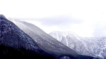 winter sneeuw top berg landschap wandeltocht episch bergen buitenshuis avontuur foto