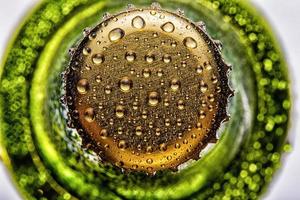 bovenkant van de groene close-up van de bierfles