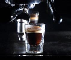 espressomachine die koffie zet foto