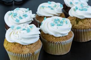 cupcakes Aan houten achtergrond foto