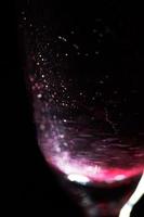 liefdevolle roze bubbels: rustige champagnefluit foto