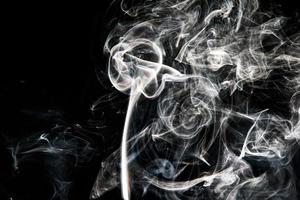 rook effect textuur. geïsoleerde achtergrond. zwarte en donkere achtergrond. smokey fire en mistisch effect. foto