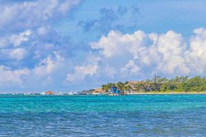 tropisch mexicaans strand helder turkoois water playa del carmen mexico. foto