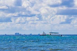 boten jachten schip steiger strand in playa del carmen Mexico. foto