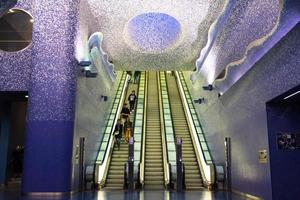 napels, italië-maart 28, 2016-weergave van Napels metro station van toledo, een van de meest mooi in Europa foto